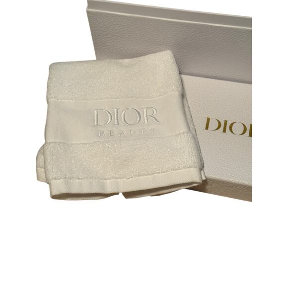 Dior Around the World Towel and Vanity Set - Picture 4 of 8